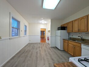 5 Freeman St, Unit 1 in Arlington, MA - Foto de edificio - Building Photo