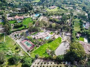 6658 La Valle Plateada in Rancho Santa Fe, CA - Building Photo - Building Photo