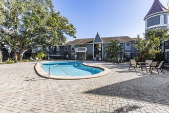 Foxcroft Apartments in Tampa, FL - Building Photo - Building Photo