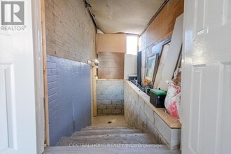 20 Bridgenorth Crescent in Toronto, ON - Building Photo - Building Photo