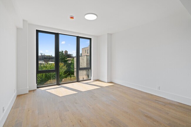 14-27-27 28th Ave-Unit -303 in Queens, NY - Building Photo - Building Photo