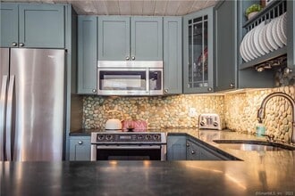 11A Cove St in Old Saybrook, CT - Building Photo - Building Photo