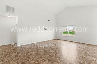 692 N Granite Dr in Fortville, IN - Foto de edificio - Building Photo