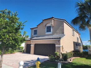 15840 NW 16th Ct in Pembroke Pines, FL - Building Photo - Building Photo