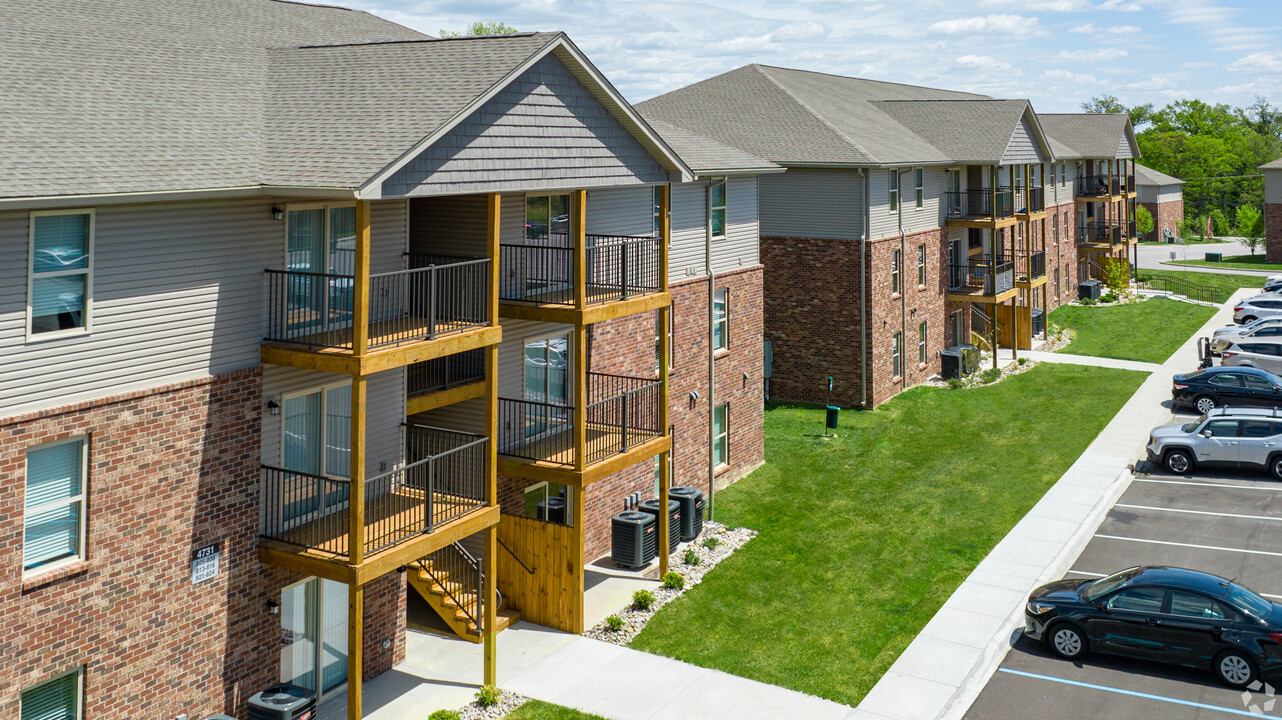 Stonecrest Apartments in New Albany, IN - Building Photo