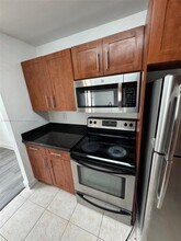 3947 NW 87th Ave in Sunrise, FL - Building Photo - Building Photo