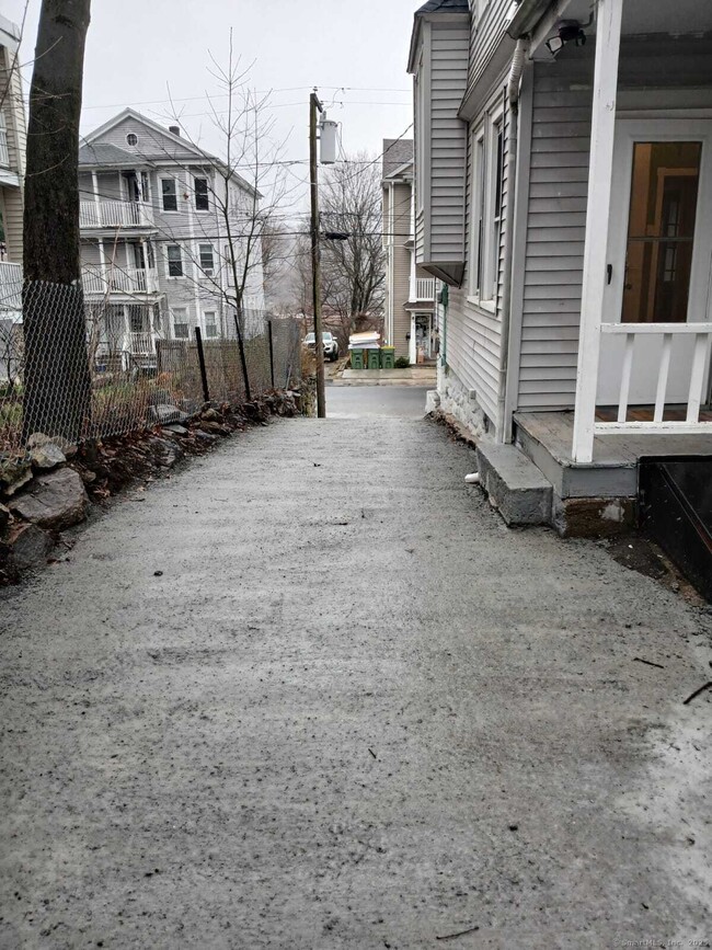 161 Easton Ave in Waterbury, CT - Building Photo - Building Photo