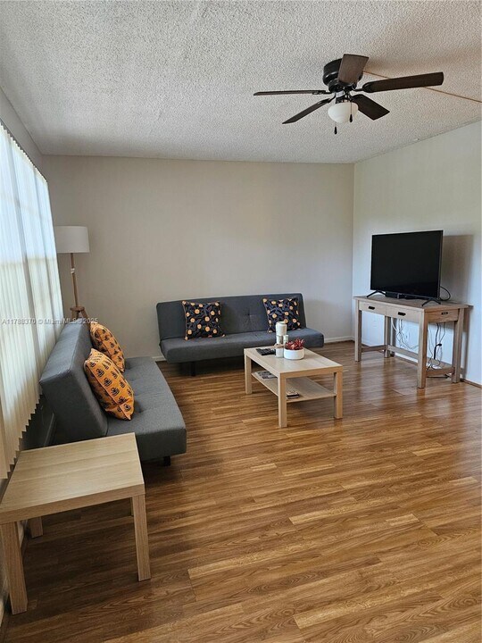 2905 Victoria Pl in Coconut Creek, FL - Building Photo