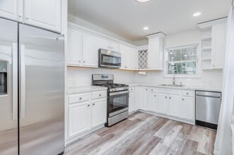 232 Pearsall Ave in Jersey City, NJ - Building Photo - Building Photo