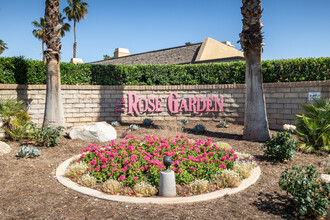 The Rose Garden in Palm Springs, CA - Foto de edificio - Building Photo