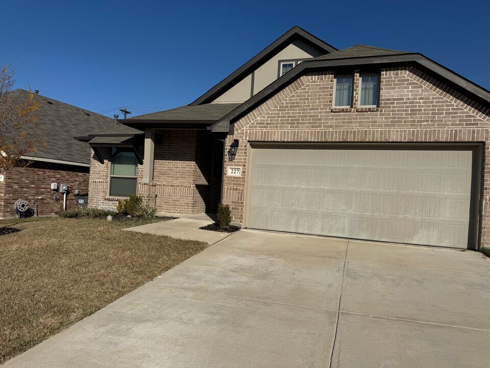 227 Tallgrass Dr in Lavon, TX - Building Photo