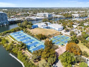 2555 NE 11th St in Fort Lauderdale, FL - Foto de edificio - Building Photo