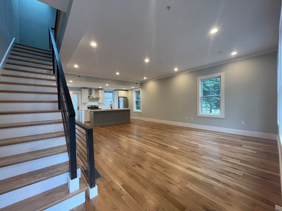 199 Boylston St, Unit 1 in Brookline, MA - Building Photo