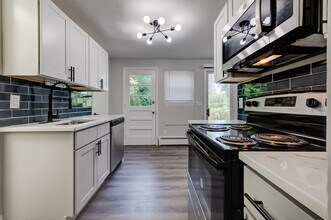 20 Howard St, Unit 17A in East Hartford, CT - Building Photo - Building Photo