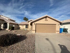 1310 W Wagoner Rd in Phoenix, AZ - Building Photo - Building Photo