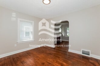 976 Hunt St in Akron, OH - Building Photo - Building Photo