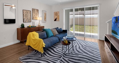 Reunion Crossing Townhomes in Kissimmee, FL - Building Photo - Building Photo