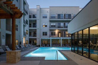 Hawthorne House in San Antonio, TX - Foto de edificio - Building Photo