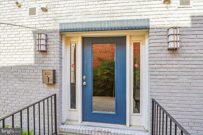 1340 Nicholson St NW in Washington, DC - Foto de edificio - Building Photo