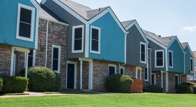 Diamond Loch Apartment Homes in North Richland Hills, TX - Foto de edificio - Building Photo