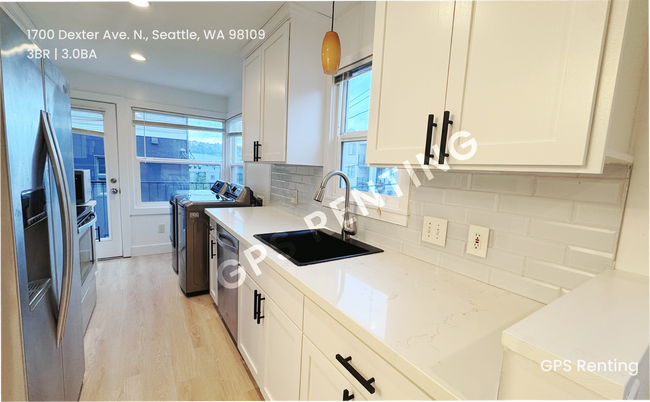 1700 Dexter Ave N in Seattle, WA - Building Photo - Building Photo