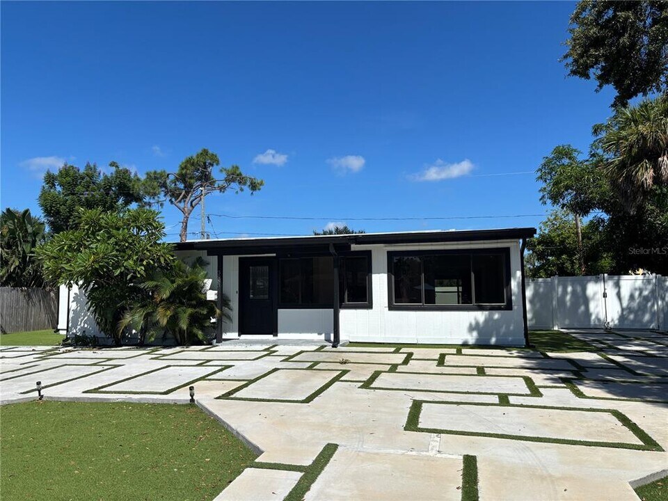3983 Marlin Dr SE in St. Petersburg, FL - Building Photo