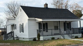 3746 Cameron St, Unit 02-202 in Farmville, NC - Building Photo