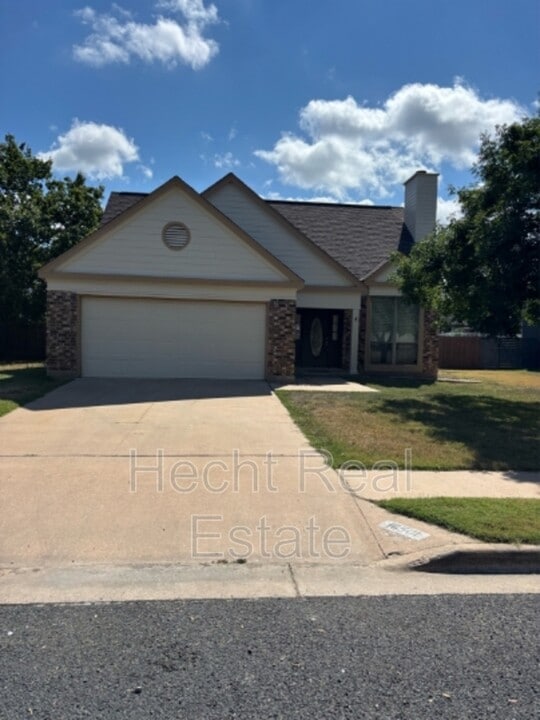 16501 Spotted Eagle Dr in Leander, TX - Building Photo