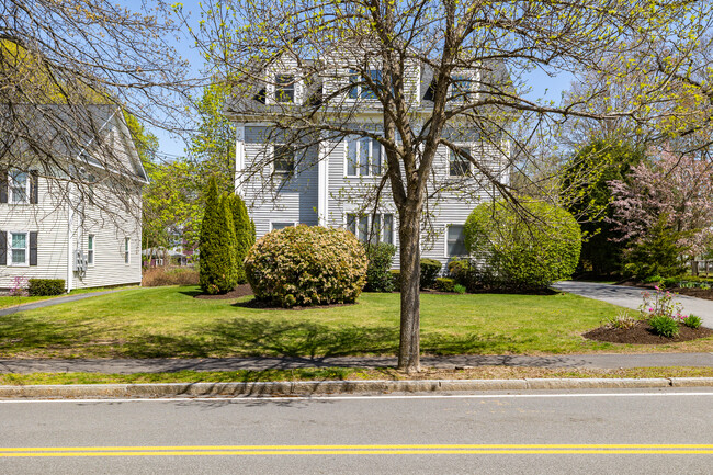 55 High ST in Andover, MA - Foto de edificio - Building Photo