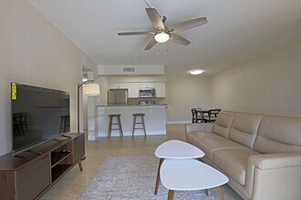 5327 Summerlin Rd in Ft. Myers, FL - Building Photo - Building Photo