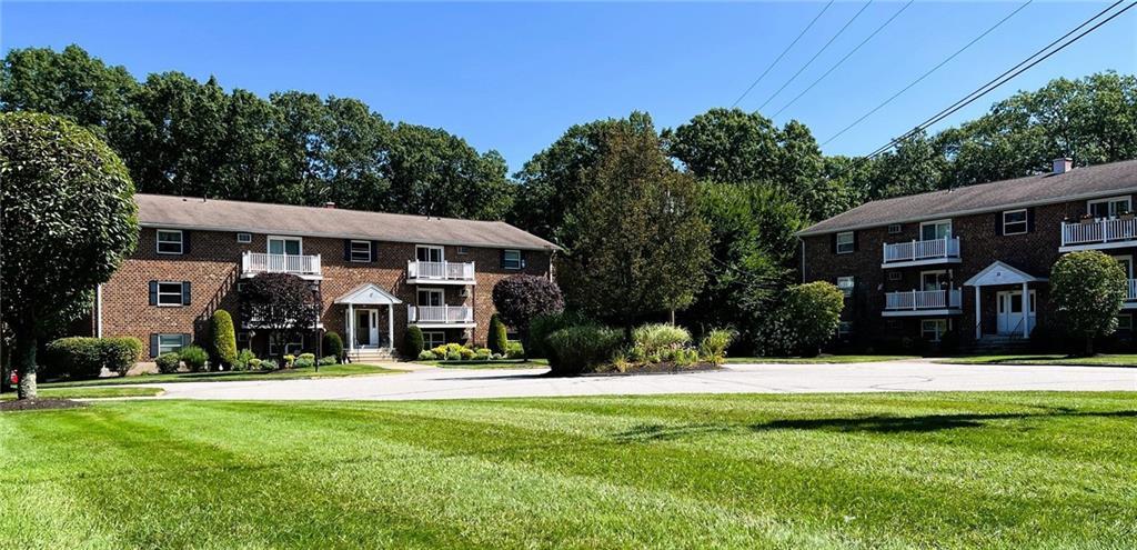 395 Mendon Rd in North Smithfield, RI - Building Photo