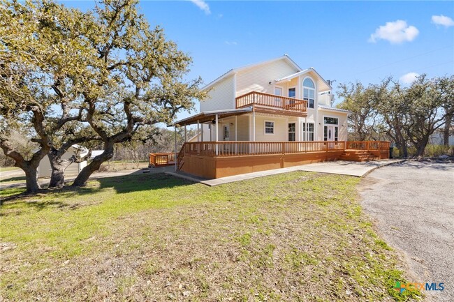 322 Oakwood Loop in San Marcos, TX - Foto de edificio - Building Photo