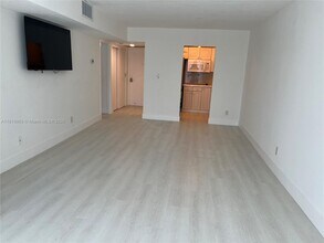 210 172nd St in Sunny Isles Beach, FL - Building Photo - Building Photo