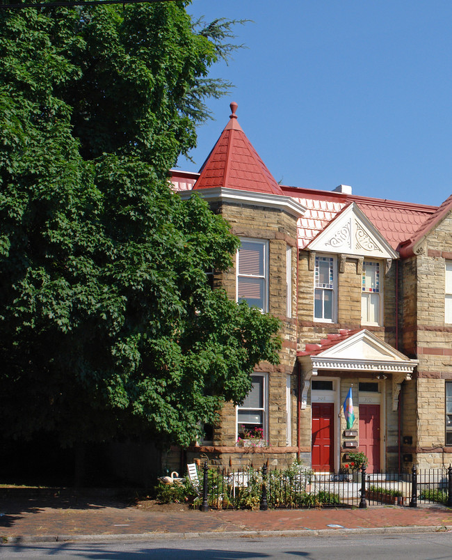 St. John's Commons in Richmond, VA - Foto de edificio - Building Photo