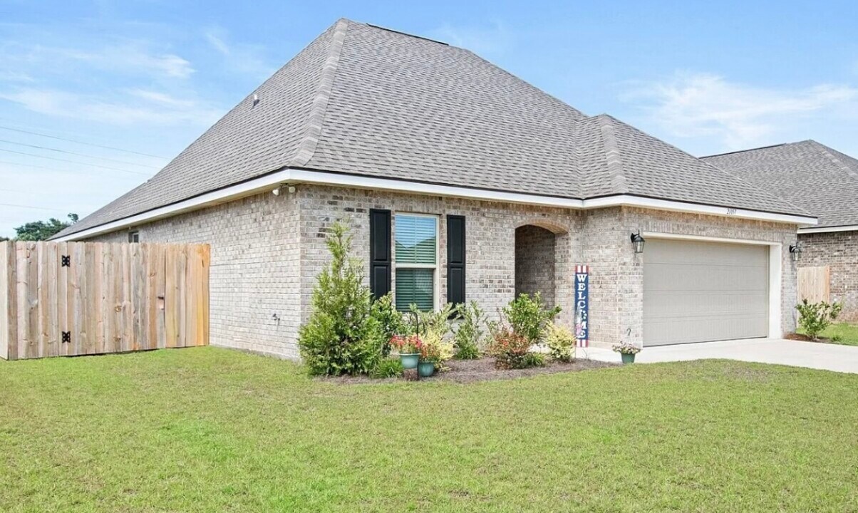 21057 Astoria Ln in Silverhill, AL - Building Photo