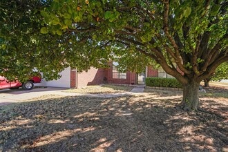 16300 Seminole Pointe Pl in Edmond, OK - Building Photo - Building Photo
