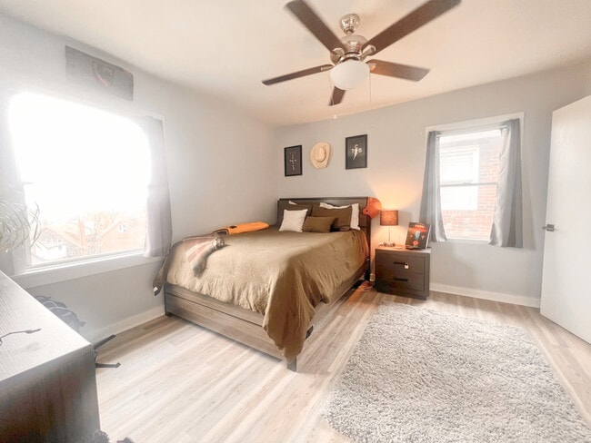 5737 Hobart St, Unit #5 in Pittsburgh, PA - Foto de edificio - Building Photo