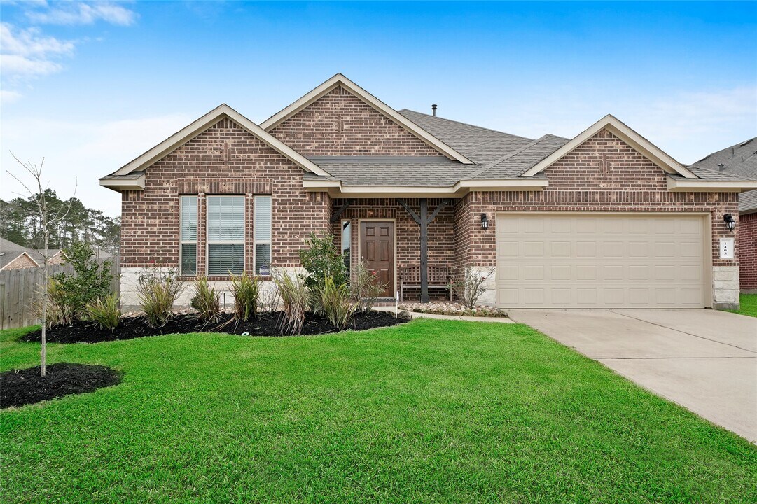 1403 Holly Chase Dr in Conroe, TX - Building Photo