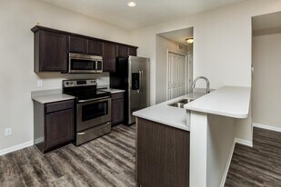 801 SE 10th Ln in Grimes, IA - Building Photo