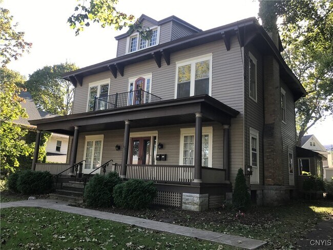 1658 James St in Syracuse, NY - Building Photo - Building Photo
