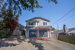 906 N 101st St in Seattle, WA - Building Photo