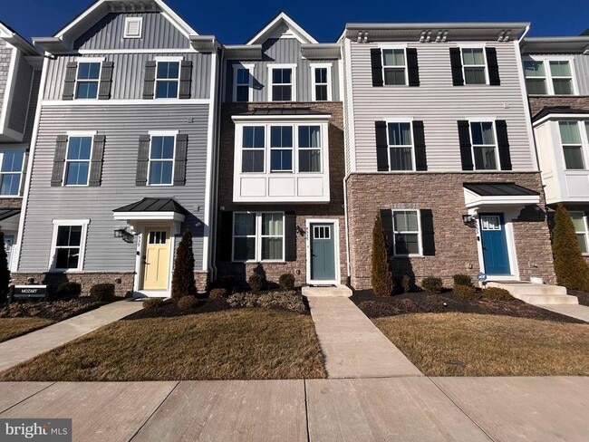 property at 4537 Briarhaven Dr