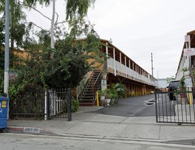 5601 Maywood Ave in Los Angeles, CA - Building Photo - Building Photo