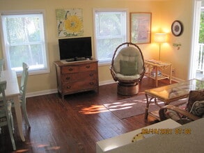 1320 Angela St, Unit Upper in Key West, FL - Foto de edificio - Building Photo