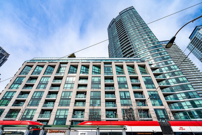 600 Fleet St in Toronto, ON - Building Photo - Building Photo