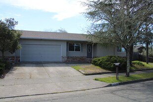 5206 El Encanto Dr in Santa Rosa, CA - Building Photo