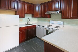 102 Locksley Ave in San Francisco, CA - Building Photo - Building Photo