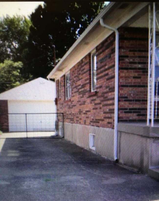 3010 Taylorsville RD in Louisville, KY - Building Photo - Building Photo