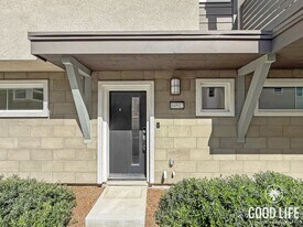 10512 Derella Wy in San Diego, CA - Building Photo