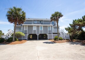 10035 Seabreeze Dr in Emerald Isle, NC - Building Photo